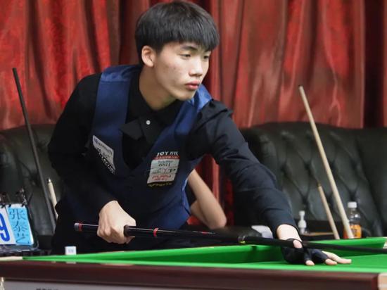 劳尔曾在采 劳尔曾在采