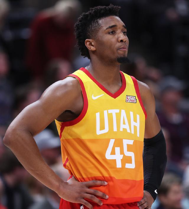 队员在面对 队员在面对